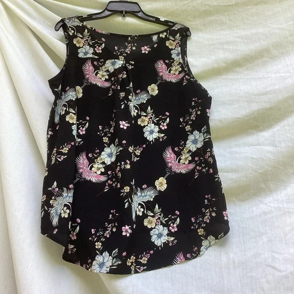 Maurices black with floral and crane graphics Tank Top, size XL - Picture 6 of 7